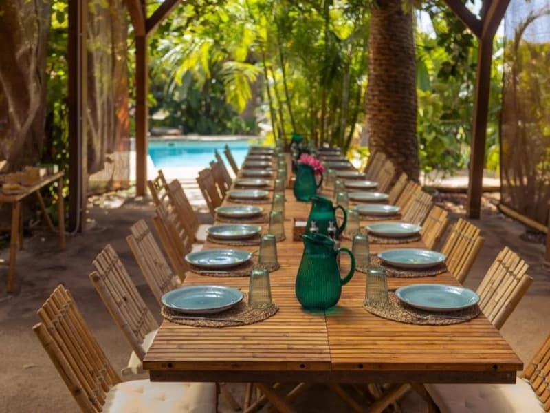 Outdoor dining